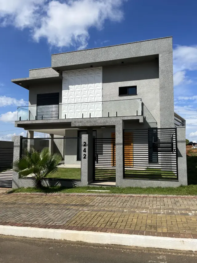 Lindo Sobrado bem localizado