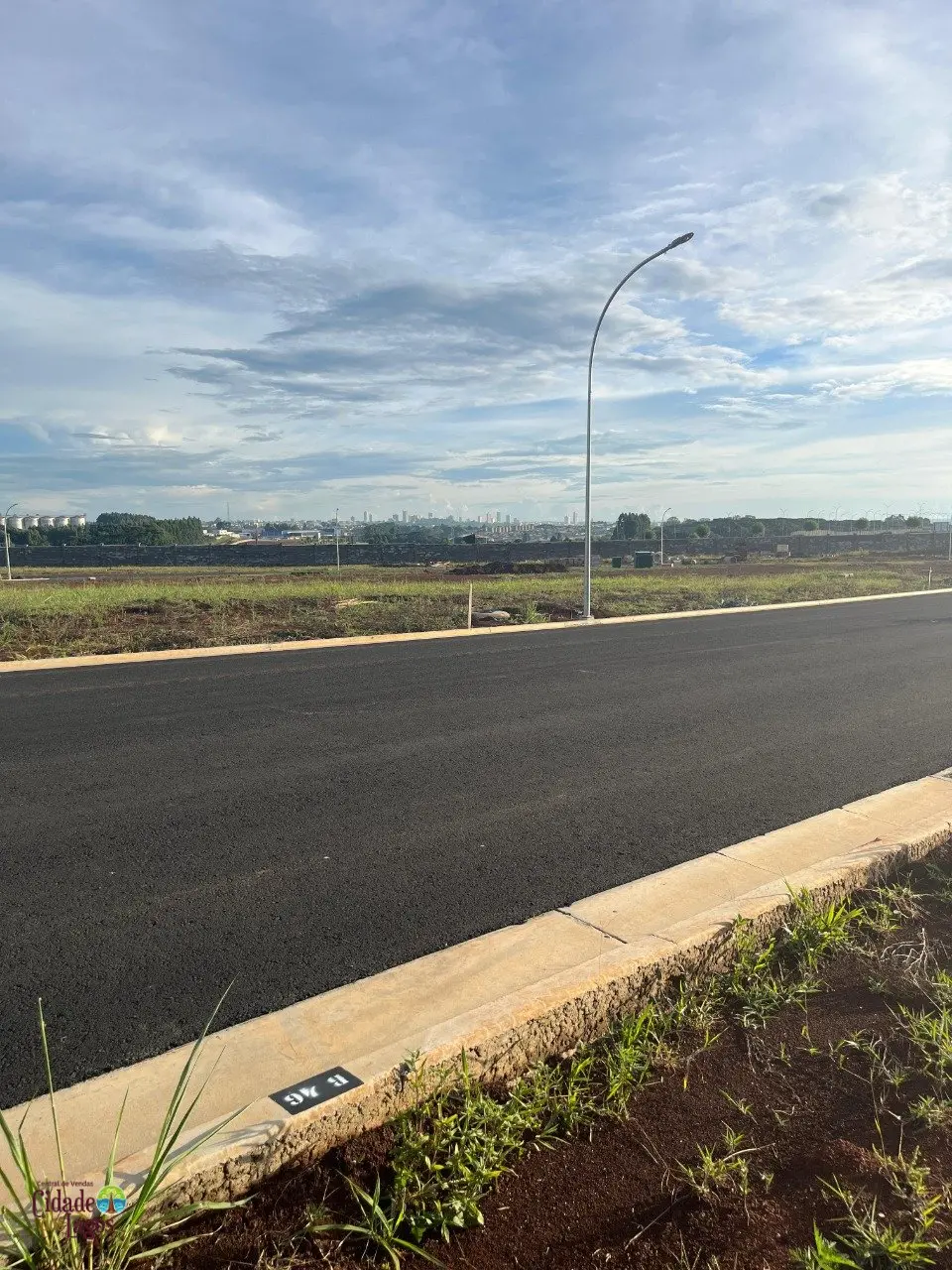 LOTE RESIDENCIAL - RESERVA DOS LAGOS